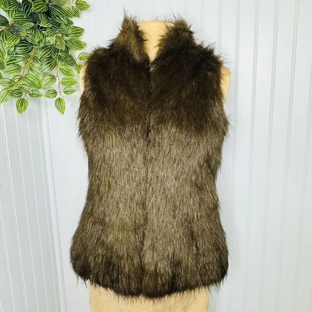KENAR Faux Fur Sz M Chocolate Brown Hook Eye Closure Vest Luxury Extravaganza